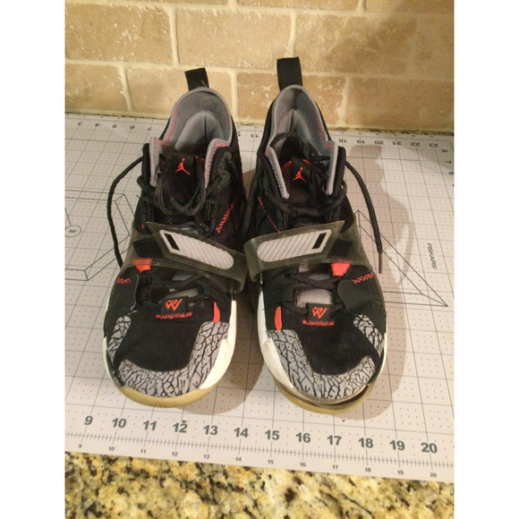 Men's Jordan Why Not Zero.2 Basketball Shoes Size 11.5 Black/Red - Picture 1 of 5